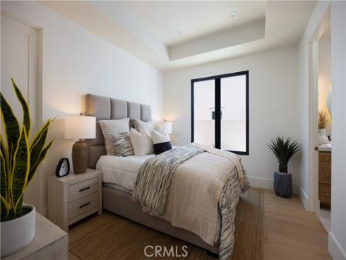 1453 Galaxy Dr , Newport Beach, CA