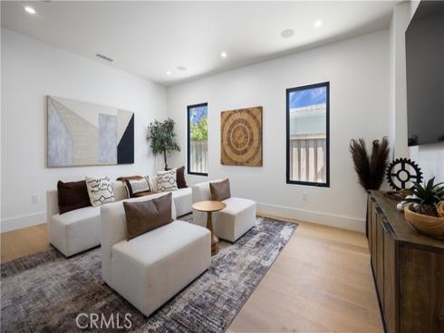 1453 Galaxy Dr , Newport Beach, CA