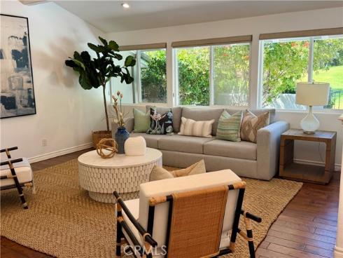 2102 Vista Entrada , Newport Beach, CA