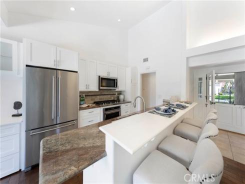 2102 Vista Entrada , Newport Beach, CA