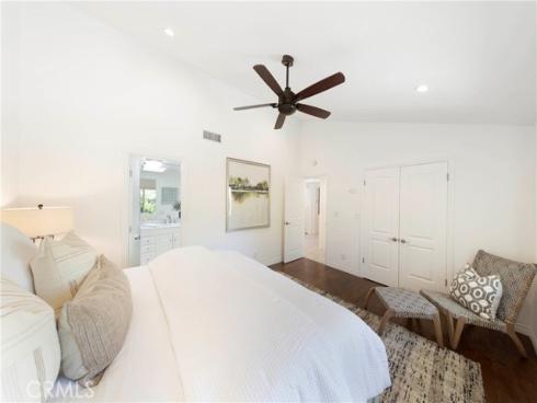 2102 Vista Entrada , Newport Beach, CA