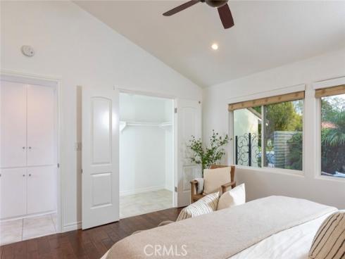 2102 Vista Entrada , Newport Beach, CA
