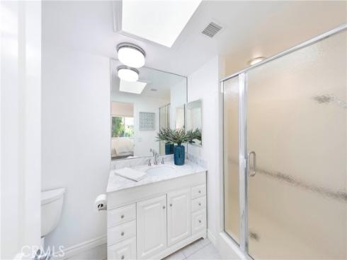 2102 Vista Entrada , Newport Beach, CA