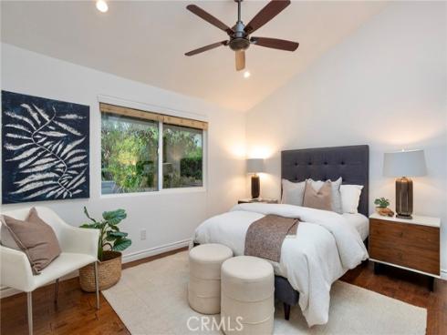 2102 Vista Entrada , Newport Beach, CA