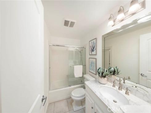 2102 Vista Entrada , Newport Beach, CA