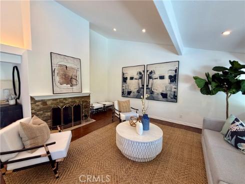2102 Vista Entrada , Newport Beach, CA