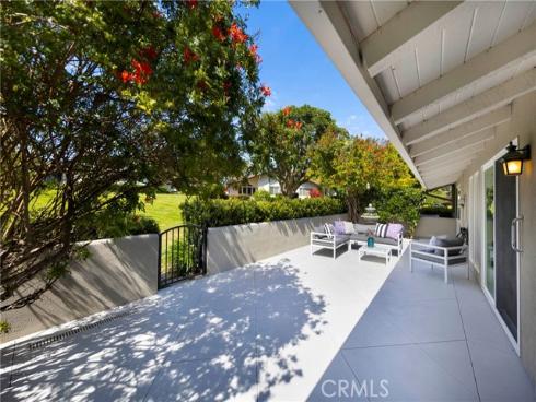 2102 Vista Entrada , Newport Beach, CA
