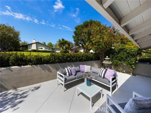 2102 Vista Entrada , Newport Beach, CA