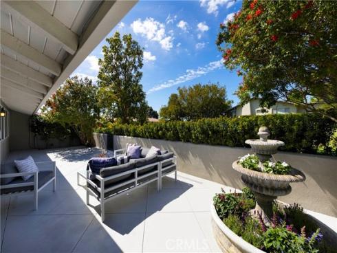 2102 Vista Entrada , Newport Beach, CA