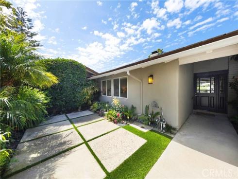2102 Vista Entrada , Newport Beach, CA