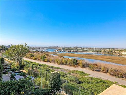 2102 Vista Entrada , Newport Beach, CA