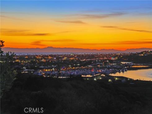 2102 Vista Entrada , Newport Beach, CA