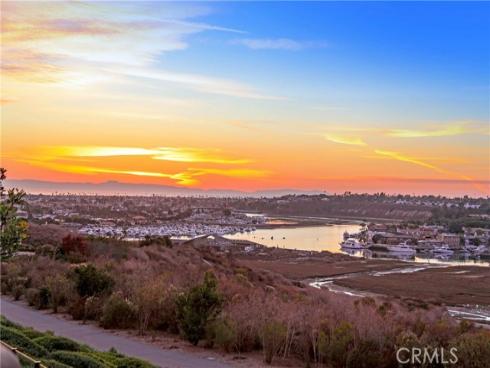 2102 Vista Entrada , Newport Beach, CA