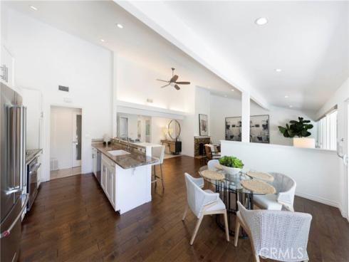 2102 Vista Entrada , Newport Beach, CA