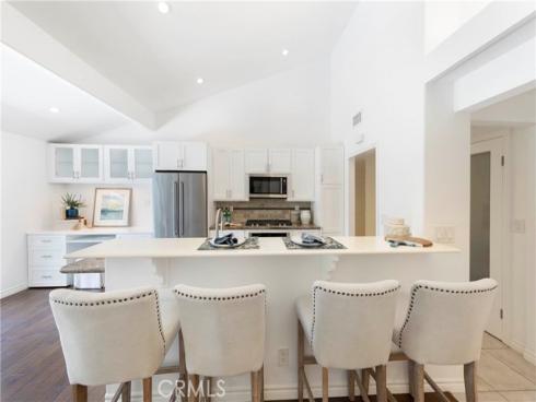 2102 Vista Entrada , Newport Beach, CA