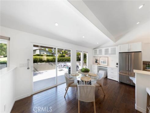 2102 Vista Entrada , Newport Beach, CA