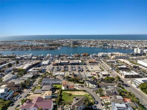 230 Ocean View Avenue , Newport Beach, CA