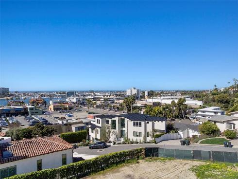 230 Ocean View Avenue , Newport Beach, CA