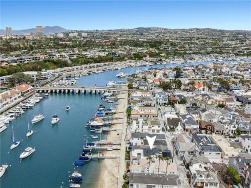 1105 N Bay Front , Newport Beach, CA