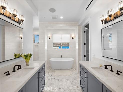330  Onyx Avenue  , Newport Beach, CA