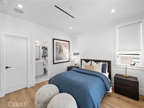 330  Onyx Avenue  , Newport Beach, CA