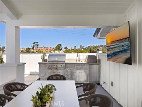 330  Onyx Avenue  , Newport Beach, CA