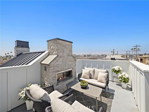 330  Onyx Avenue  , Newport Beach, CA