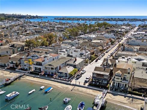 330  Onyx Avenue  , Newport Beach, CA