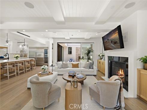 330  Onyx Avenue  , Newport Beach, CA