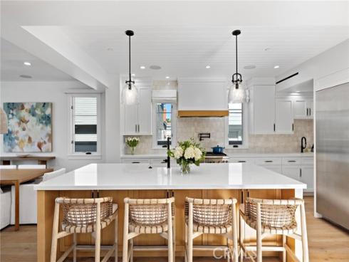 330  Onyx Avenue  , Newport Beach, CA