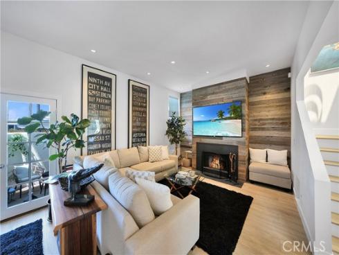 811 W 15th  2B , Newport Beach, CA
