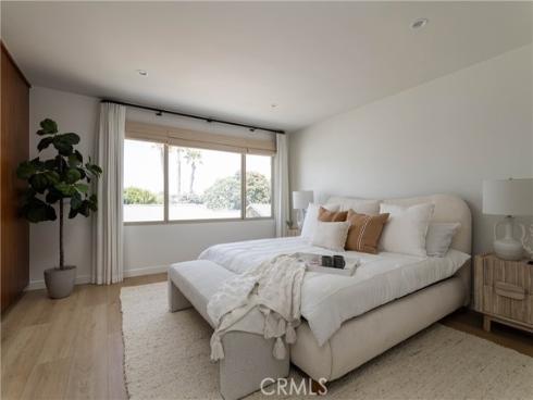 6704 W Oceanfront , Newport Beach, CA