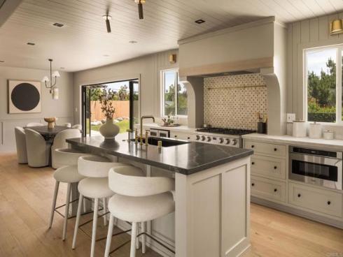 2215 Golden Cir , Newport Beach, CA