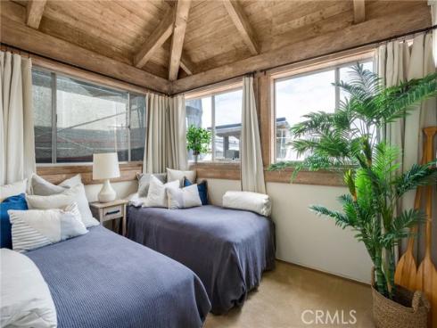 920 E Oceanfront , Newport Beach, CA