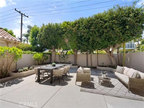 67 Pelican Court, Newport Beach, CA