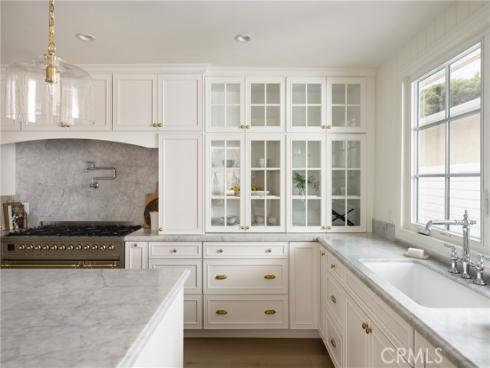 1112 Pembroke Lane, Newport Beach, CA