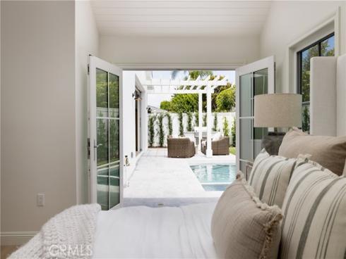 1112 Pembroke Lane, Newport Beach, CA