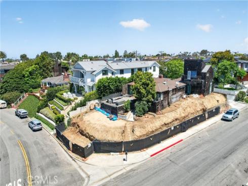 2700 Cliff , Newport Beach, CA