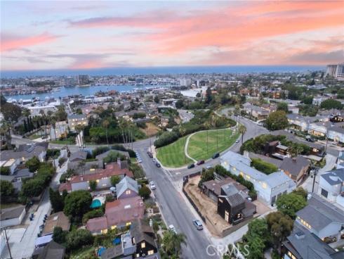 2700 Cliff , Newport Beach, CA