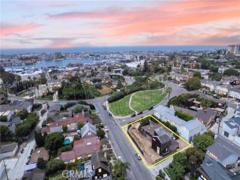 2700 Cliff , Newport Beach, CA