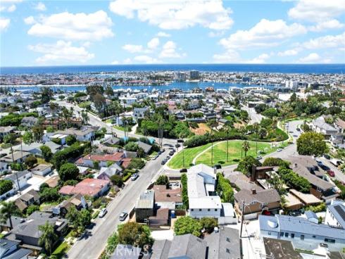 2700 Cliff , Newport Beach, CA