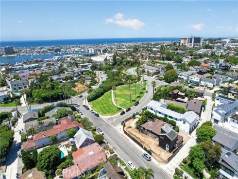 2700 Cliff , Newport Beach, CA