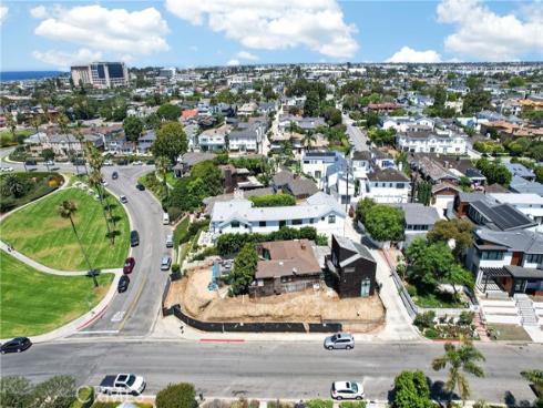 2700 Cliff , Newport Beach, CA