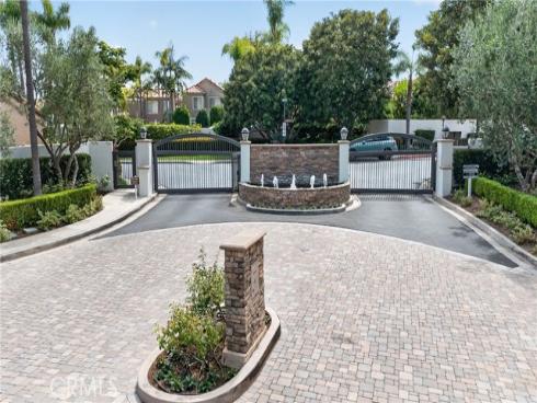 1 Cormorant Circle , Newport Beach, CA