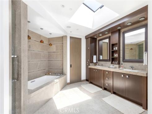 8  Beacon Bay  , Newport Beach, CA