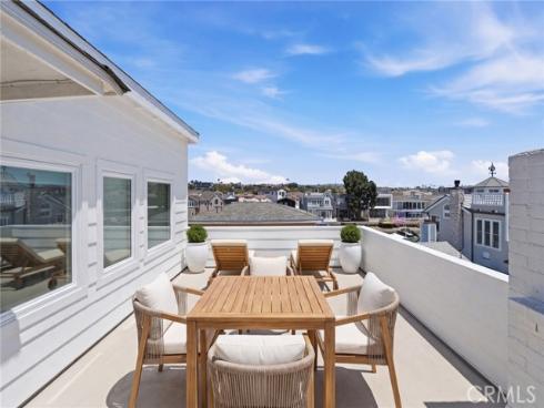 325 Grand Canal , Newport Beach, CA
