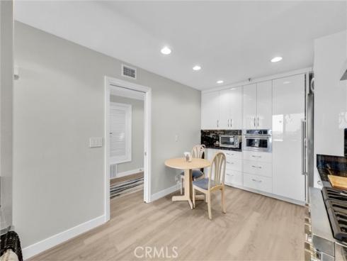 270 Cagney 207 , Newport Beach, CA