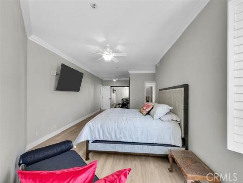 270 Cagney 207 , Newport Beach, CA