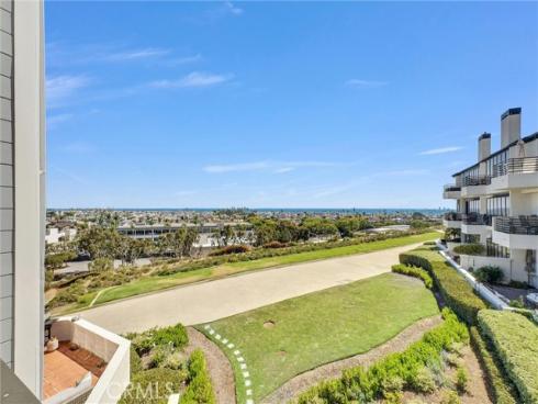 270 Cagney 207 , Newport Beach, CA
