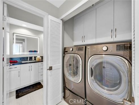 270 Cagney 207 , Newport Beach, CA